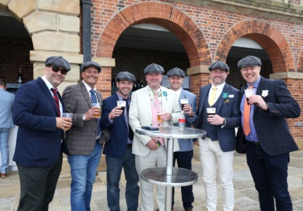 What men should wear at the races